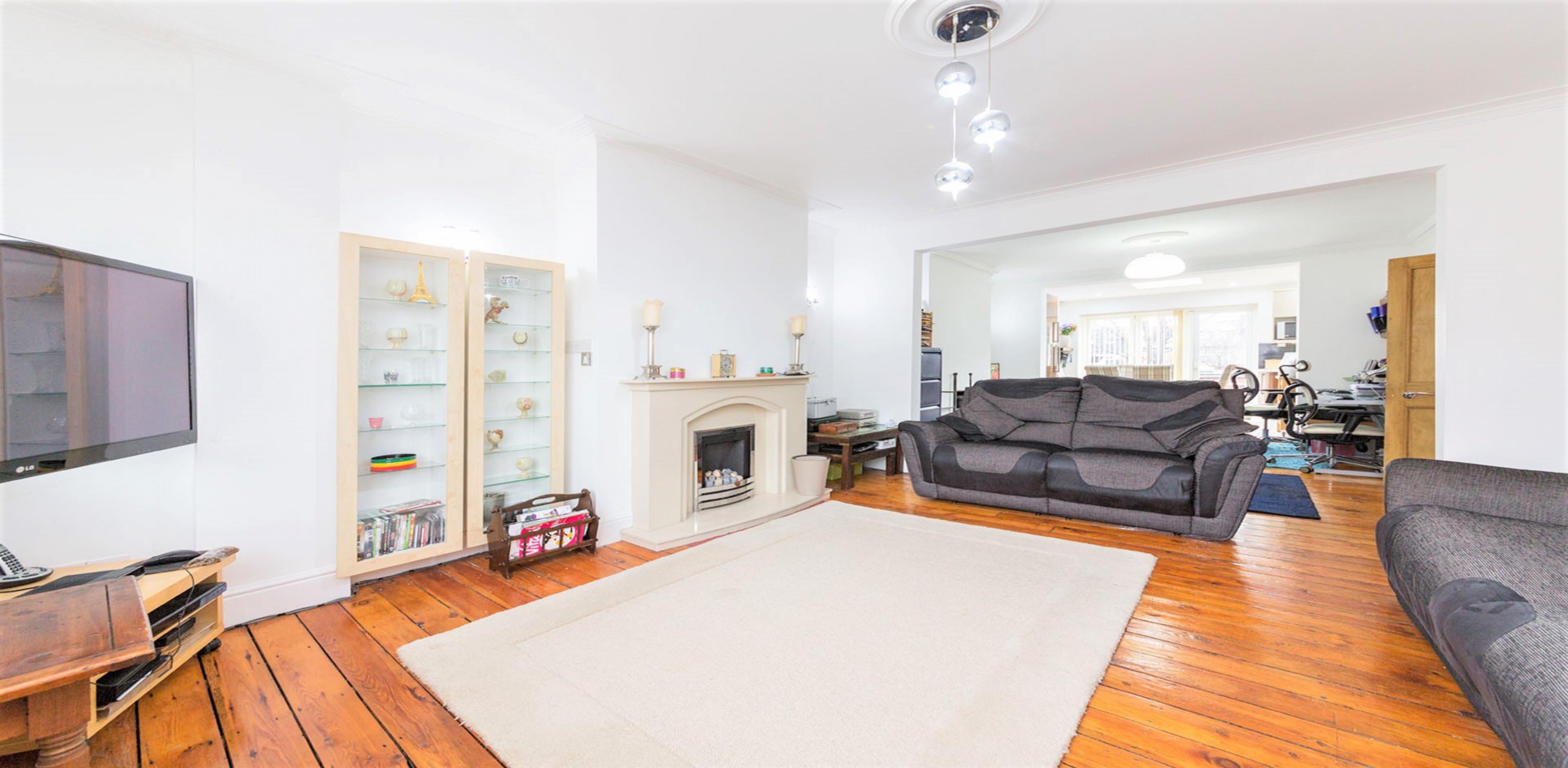 			2 Bedroom, 1 bath, 1 reception Flat			 Chevening Road, Queens Park NW6